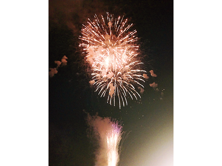 🎆第47回「ふくしま花火大会」7月26日 土 開催！ 他の投稿は👉 @fukushima_tourism プレミアム席からシャトルバス情報まで！福島市の一大イベントを完全攻略 -----------------------------------------------------🎆「 ふくしま花火大会」 2025年は7月26日 土 に開催