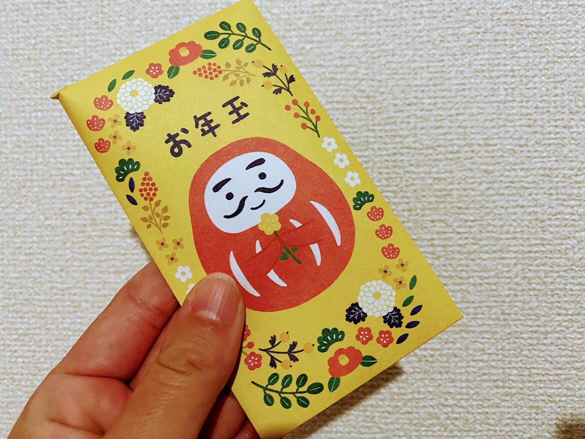 図解 お年玉のポチ袋への正しい入れ方は？お札の三つ折り方法やマナーも - マネコミ！〜お金のギモンを解決する情報コミュニティ