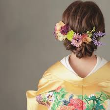 ミディアムヘアの成人式写真の髪型はおろす？アップ？セルフでできる髪型カタログおすすめの写真スタジオが見つかる写真館アワード