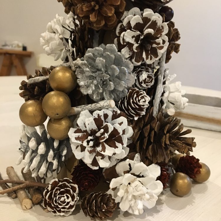 楽天市場 クリスマスツリー マツボッツリー クリスマス キット 手作りキット ミニサイズ 材料 花材 マニュアル 松ぼっくり ナチュラル ミニナチュラル リース 子供から楽しめる クリスマス飾り ツリー キット ハンドメイド クリスマスプレゼント クリスマスギフト親子