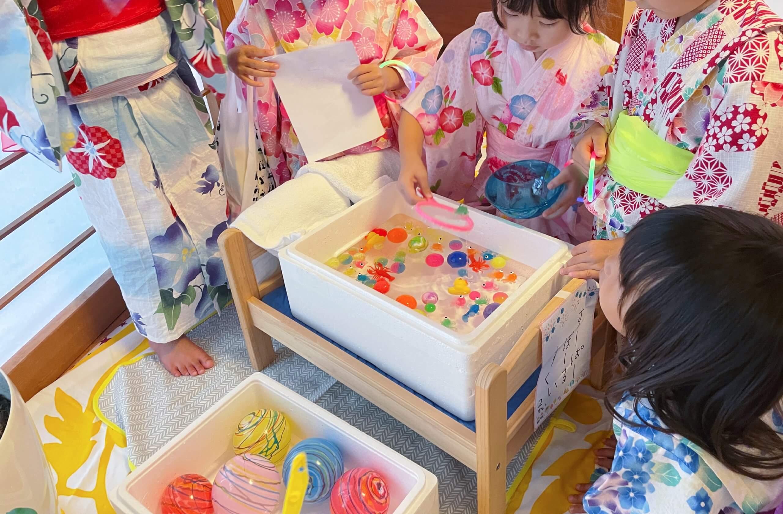 友達宅でおうち縁日👦🏻👧🏻👧🏻👶🏻👶🏻👶🏻👩🏻👩🏻👩🏻👨🏻👨🏻👨🏻食べ物以外にも、射的、的当て、プールなどなど内容盛りだくさんで自分たちなりの超大作😂❤️‍🔥親たち頑張った❤️‍🔥急遽やることになって準備バタバタやったけど何とか形になって子供達も喜んで