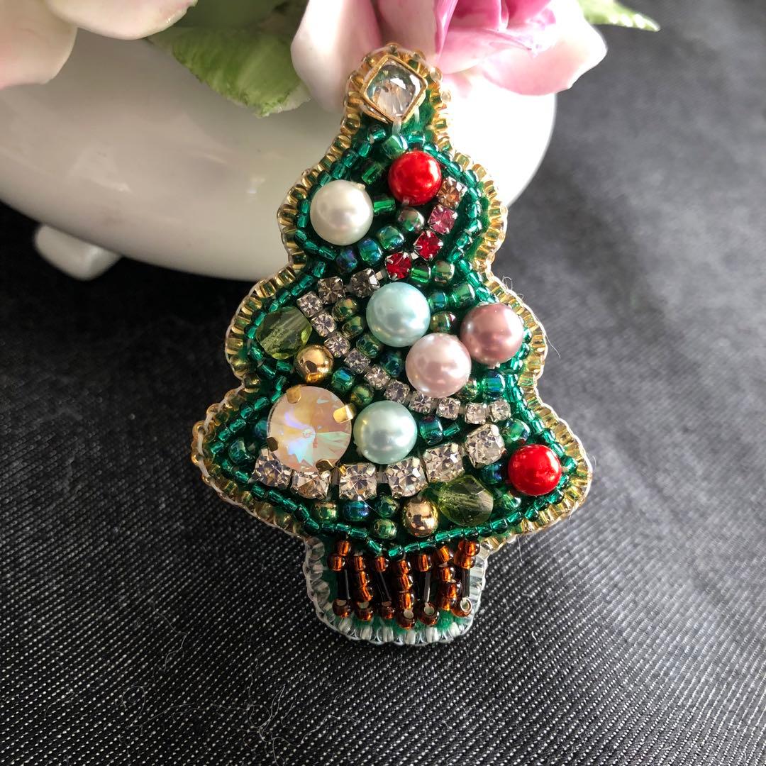 クリスマスビーズ ブローチ - 東京・神楽坂 アンティークビーズアクセサリーのネット通販ショップ marujyu to c