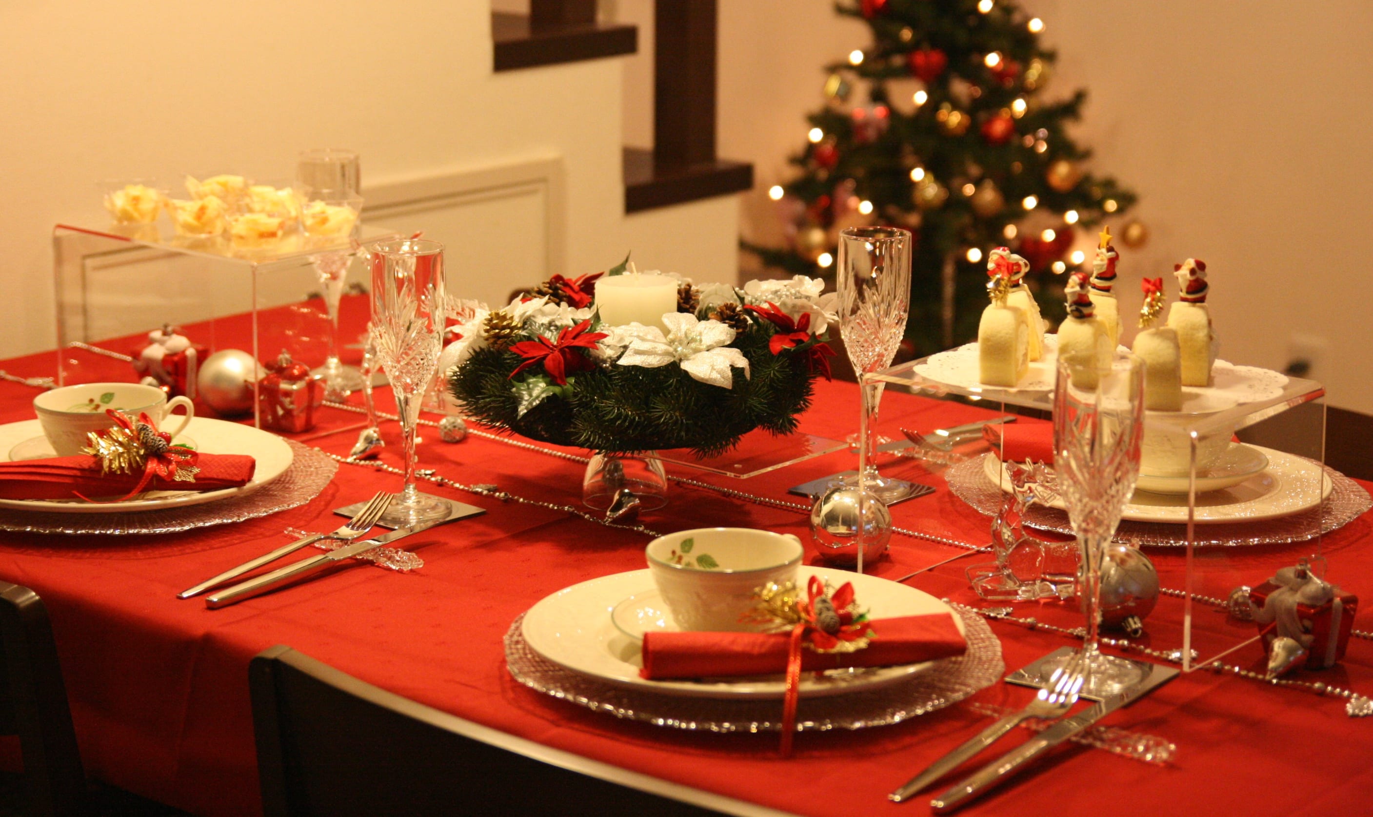 楽天市場 送料無料 クリスマスオーナメント テーブルランナー クリスマス飾り テーブルセンター 赤 北欧 クリスマス テーブルクロス おしゃれクリスマス飾り お手入れ 清潔簡単 食卓飾り 雰囲気 断熱 滑り止め 雰囲気を出してくれる 部屋 インテリア お店 暖炉の装飾