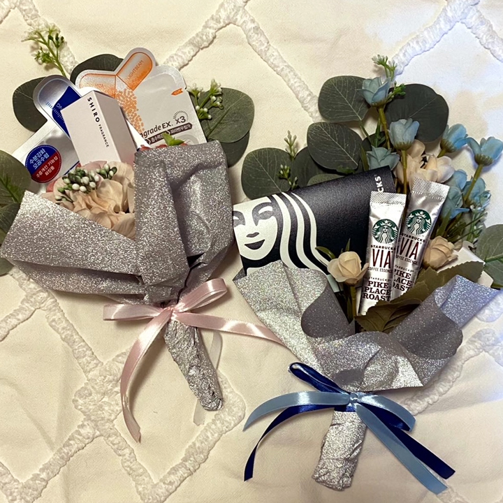 オーダーコスメブーケ💐 ブーケトス用 7 15日挙式💍 ✿.•¨•.¸¸.•¨•.¸¸❀✿❀.•¨•.¸¸.•¨•.✿他の制作コスメブーケはこちらからも まとめてご覧になれます💐 お気軽にご質問ください😊 オーダー受付中💕 👇🏻 @lanai_makanalanai_makana いいね♥️👍 コメント