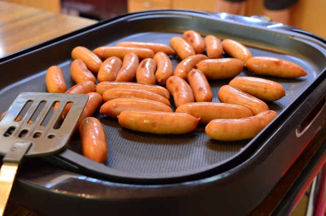 ホットプレートで簡単クリスマスパエリア♪パーティーにオススメのパエリア。 「カゴメ 基本のトマトソース」で簡単に作れます♪ ホットプレートのパエリアでテーブルも華やかに☆子どもと一緒に料理も楽しめるのでオススメです♪ 作り方はこちら↓ https:goo.gl mT98ZV