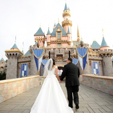 海外で人気の「ラスティックウエディング」 自然の中で温もりあふれるエコで大人な結婚式をマイナビウエディング プレミアムヴェニュ