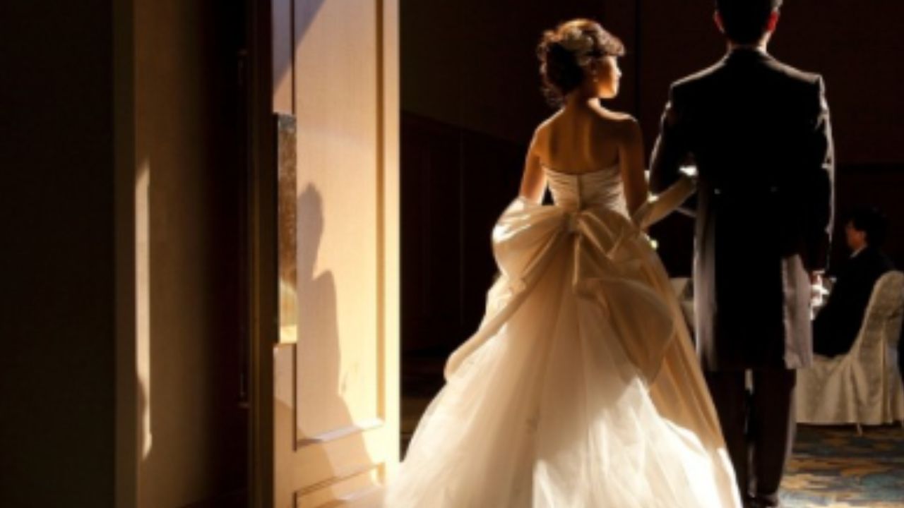 2025最新31曲 結婚式・披露宴の退場シーンにおすすめの曲まとめブラプラヒトとは違う結婚式・フォトウェディングを