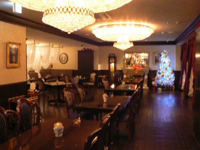 神楽坂『シャブラン神楽坂』へ帰宅しよう。執事のいる邸宅レストランで過ごす非日常の時間さんたつ by 散歩の達人