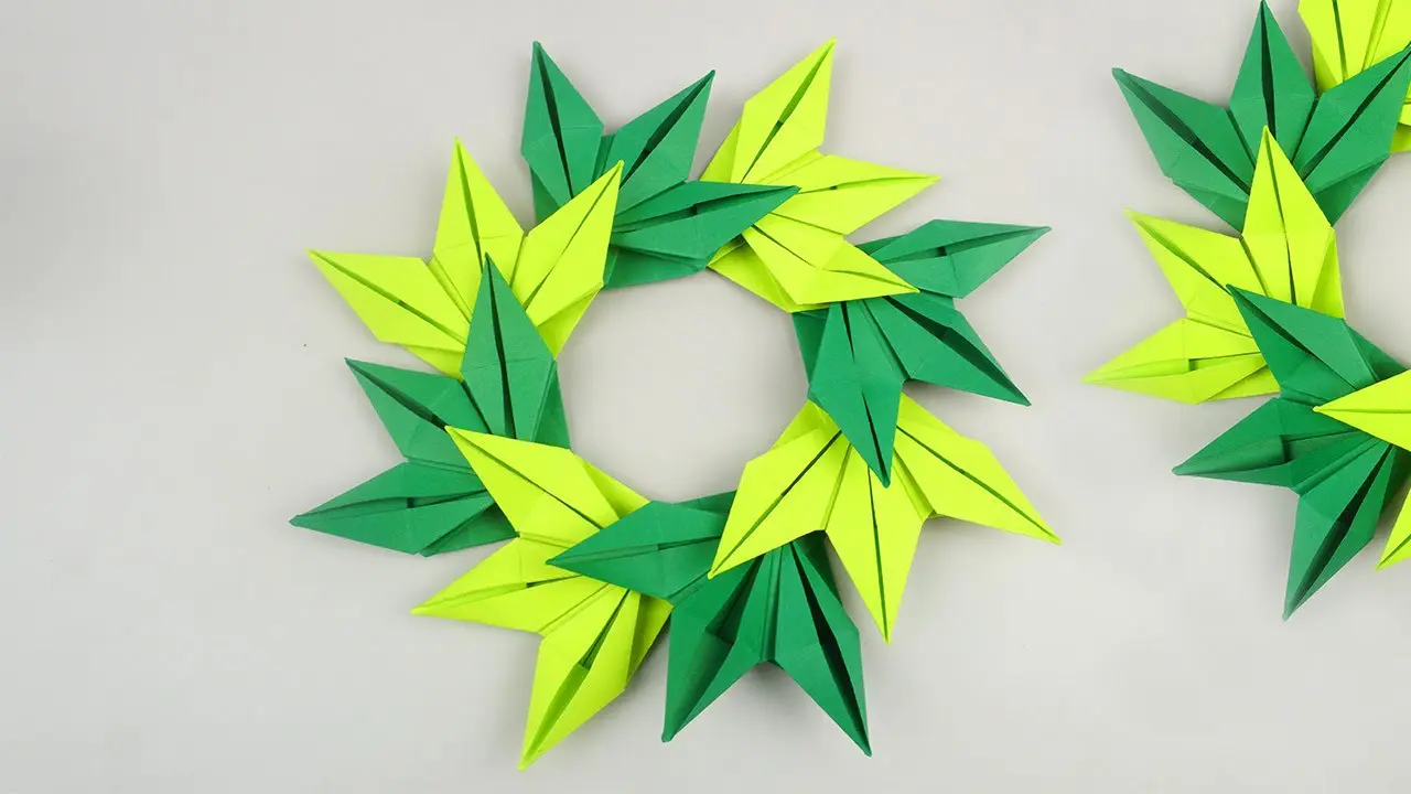 折り紙 おしゃれなクリスマスリースの作り方🎄🤶折り紙で簡単に作れる可愛い飾り⭐️