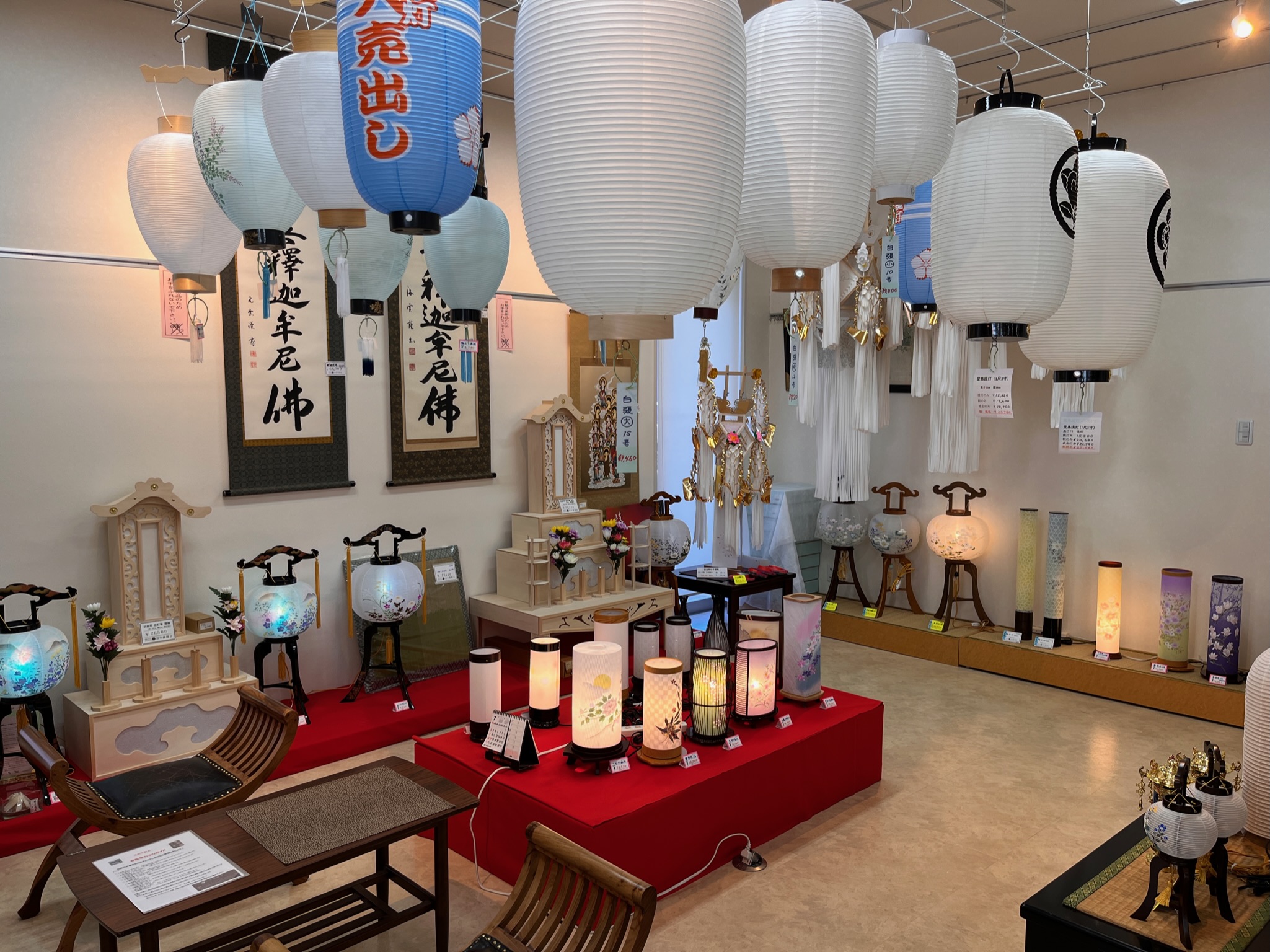 お盆には灯篭を飾りましょう！回転付きやモダン灯篭を多数展示中🌟三重県亀山市の田中佛檀店