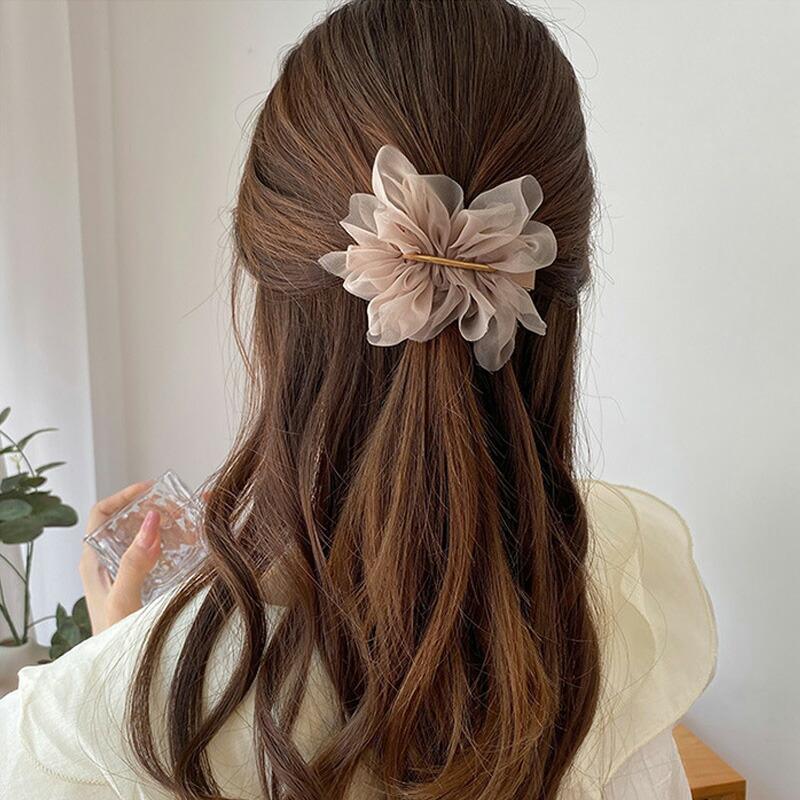 おすすめはゴールドのヘアアクセサリー♡花嫁ヘアスタイル10選 今週のスタスナ omotte magazine fromANNIVERSAIRE記念日にまつわるマガジン