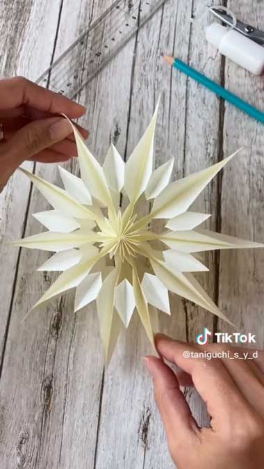 飾り方いろいろ！ 折り紙でシックな「クリスマスオーナメント」を作ろう毎日が発見ネット