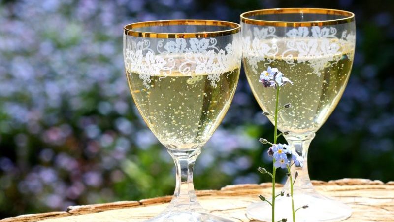 厳選10コ 結婚式の乾杯挨拶のお礼おすすめ！誰に？いくら？何を？渡すか解説marry note