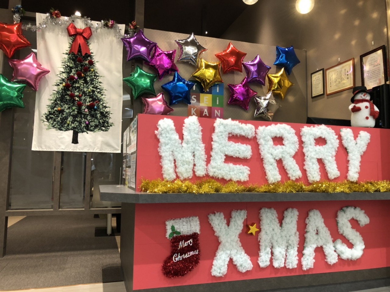 売り場装飾のテーマ設定！１週間で売上が倍になる魅せる売り場の作り方コラムラウンダーならFMS