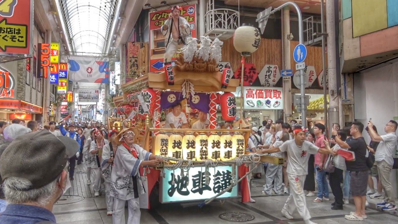 難波八坂神社に行ってきたよ。 獅子殿 ししでん と呼ばれる大きな獅子が 大きく口を開けているのが特徴だよ。 観光されている方が多かった。 ⁡ ⁡ ⁡yasakashrinenambayasakashrine難波八坂神社初詣大阪旅行なんば難波nambajapantrip