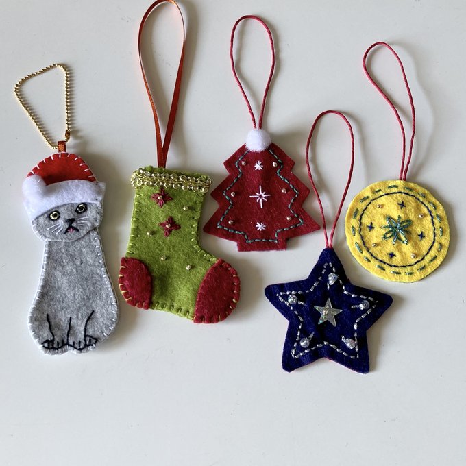可愛いサンタクロースのクリスマス飾りの作り方 - フェルトで簡単手作りクリスマス飾りHow to make Santa ClausOrnaments with felt PLAID Enterprises 89268E フェルトオーナメントキット サン、ジャングルサンタ