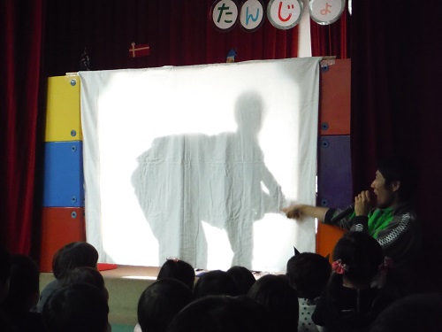 保育士の出し物14選！誕生日会やクリスマス会で使えるネタを紹介します！ - 手ぶら登園 保育コラム