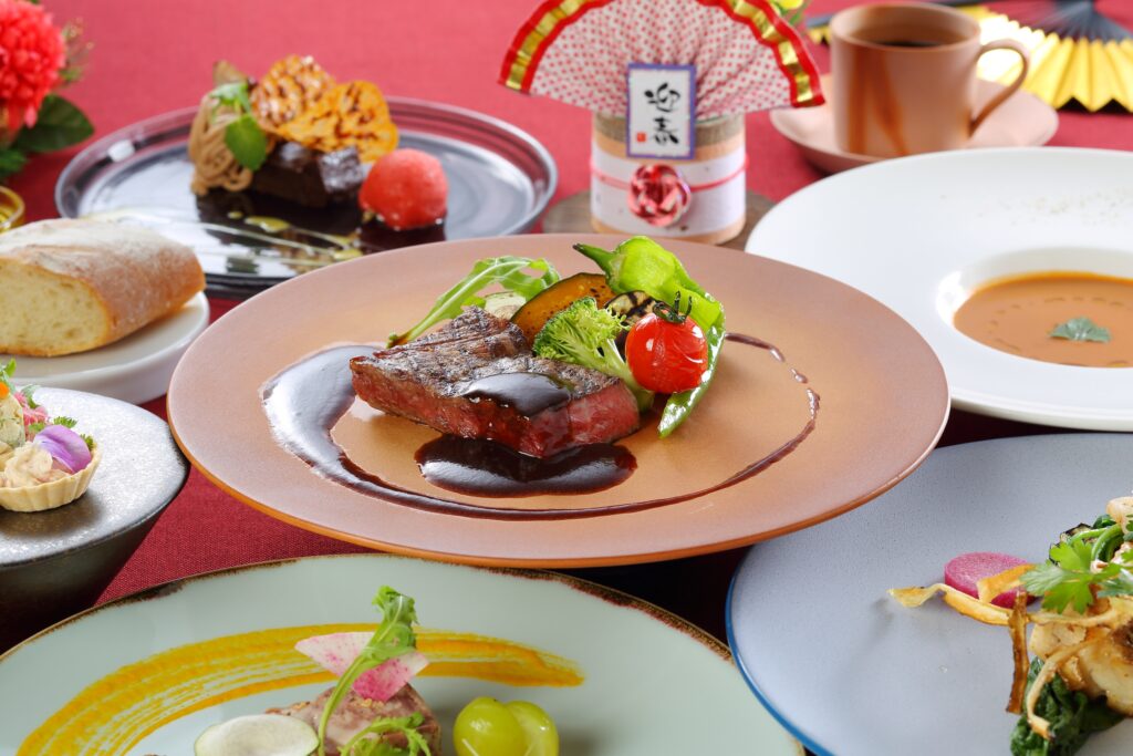 2025年1月1日 水 から1月5日 日 限定で 豪華なお正月のカゴ盛りの販売をいたします！！ お正月らしい華やかなカゴ盛りです。5日間のランチ限定なので、是非皆様お越しくださいませˊ̱˂˃ˋ̱スタッフ一同お待ちしております！ レストラン山川海レストラン山川海