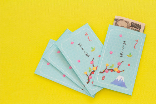 今日はお年玉準備を失敗しない, マナーを５つ紹介してするよ🎍, お札の折り方, 封入する向き, 名前の各場所だと, 意外と知らないことがあるよ💦,私はポチ袋の使い分けを知らなく, 勉強になったよ😅, 失敗しないために覚えててね🌿, −−−−−−−−−−−−−−−−−−−−−−−−−−−−−,＼見てくれて、読んでくれてありがとう🫰 , ., これからも暮らしに役立つ, 裏ワザやプチプラグッズ🧺,