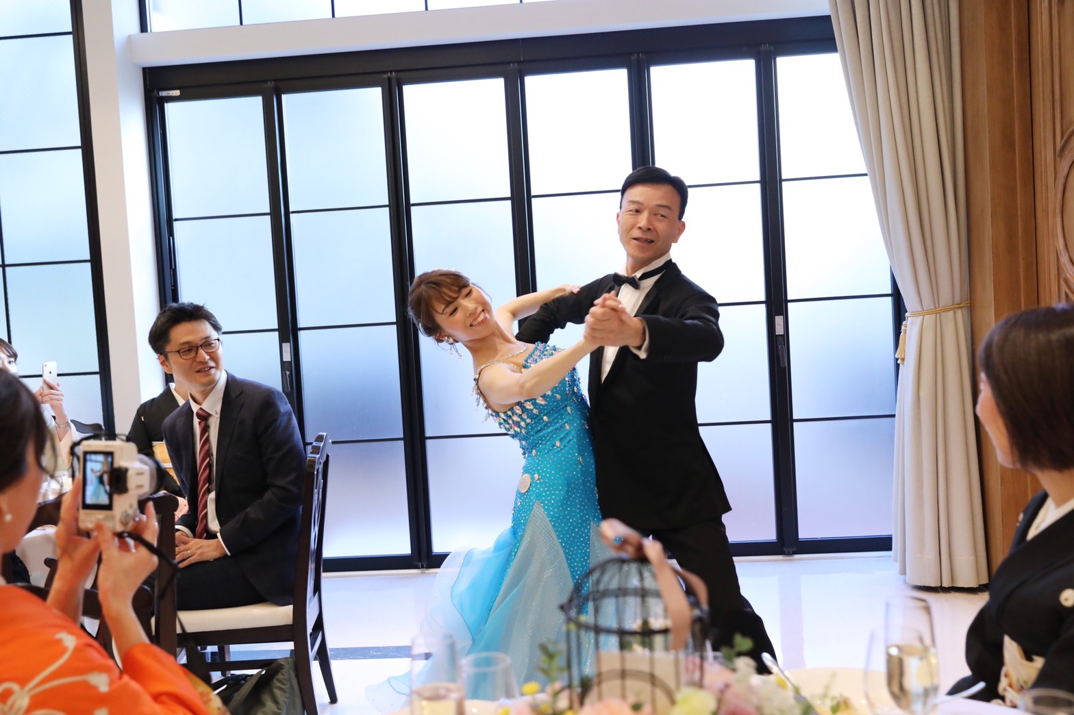 ファーストダンスはふたりの人生の第一歩。海外の結婚式ではスタンダードな演出を取り入れてマイナビウエディング プレミアムヴェニュ