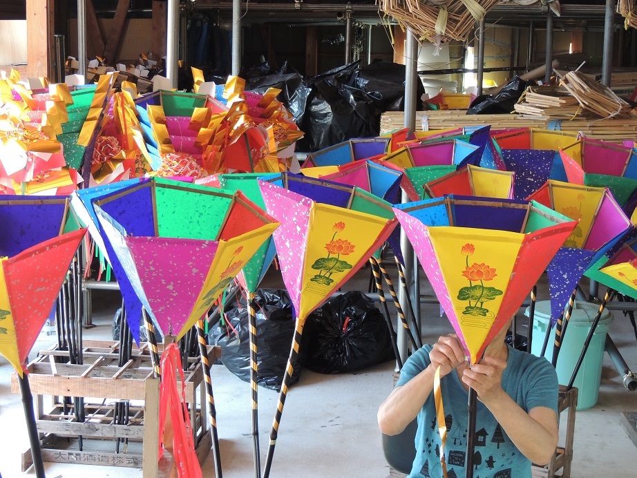 盆提灯 花柄 五重塔 回転灯篭 朝風3号盆灯籠 M.S.K お盆 灯篭 Amazon仏壇屋 滝田商店盆提灯・盆ちょうちん お盆提灯水光蓮 すいこうれん回転霊前灯 白 一対セット 2個高さ70cm×巾38cm シルクフラワー・創作提灯・モダン盆提灯・置き提灯滝田商店発行証明