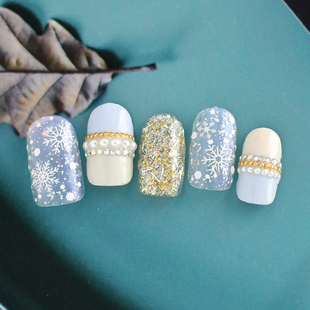 ♡ new nails✨️ Merry christmas ＆ Happy NewYear🤍❤️ クリスマスも年末年始もいける紅白和風ネイル💅ネイルジェルネイルトレンドネイル赤ネイル赤ネイルデザイン白ネイル白ネイルデザインホワイトネイルボルドーネイル紅白 ネイル和風ネイル