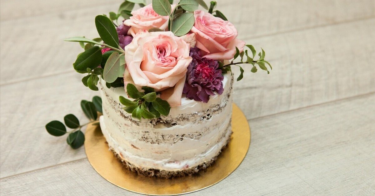 よりフォトジェニック＆ロマンチックに！自慢できるウェディングケーキのアイデア今どきウェディングの最新情報と結婚準備完全ガイド「Pridal