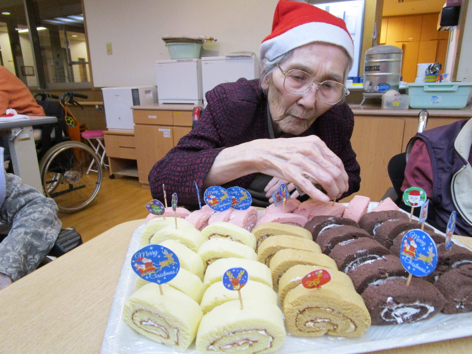 グループホーム ～クリスマス会・忘年会～ – 社会福祉法人敬寿会山形・宮城・東京・神奈川・埼玉特別養護老人ホーム、介護施設、ショートステイ