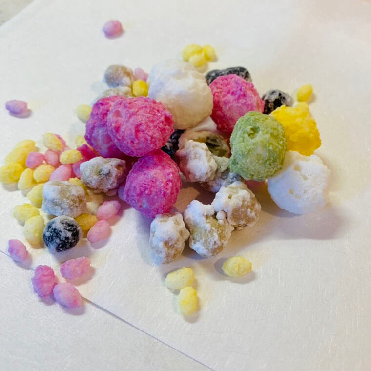 ひな祭りに欠かせない菱餅の由来。菱餅の3色と菱形にはどんな意味があるの？歴史・文化 - Japaaan