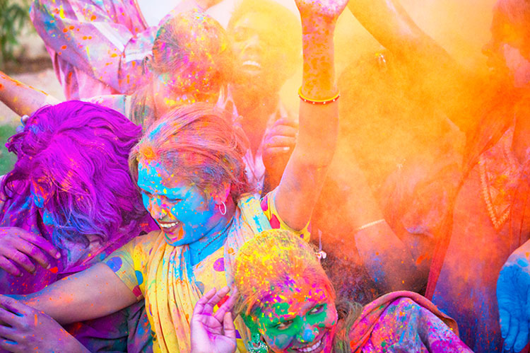 インドのお祭りに参加したらカラフルになりました Holi Festival