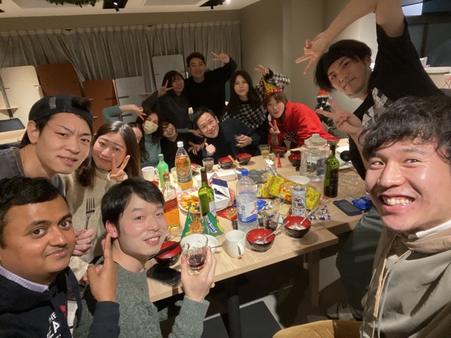 クリスマスパーティーの予定は？友達と楽しい冬服コーデ