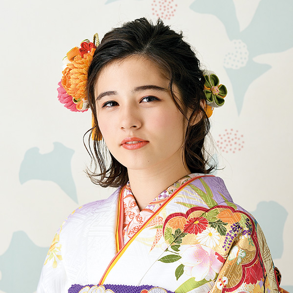 ミディアムヘアの成人式写真の髪型はおろす？アップ？セルフでできる髪型カタログおすすめの写真スタジオが見つかる写真館アワード