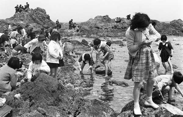 似而非カラーシリーズ 昭和・子供の遊び5 馬跳び - レトロ万華鏡