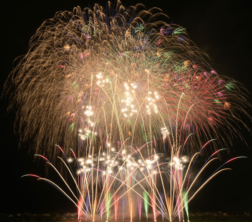 2024年版 諏訪湖祭湖上花火大会 水上スターマインは必見！長野で夏を感じよう*and trip. たびびと