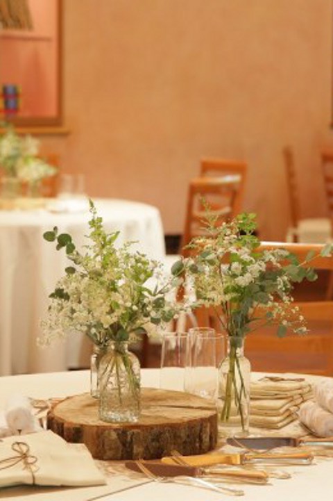 テーブル装飾のアイディアが知りたい！結婚式を華やかに演出するアイテムも