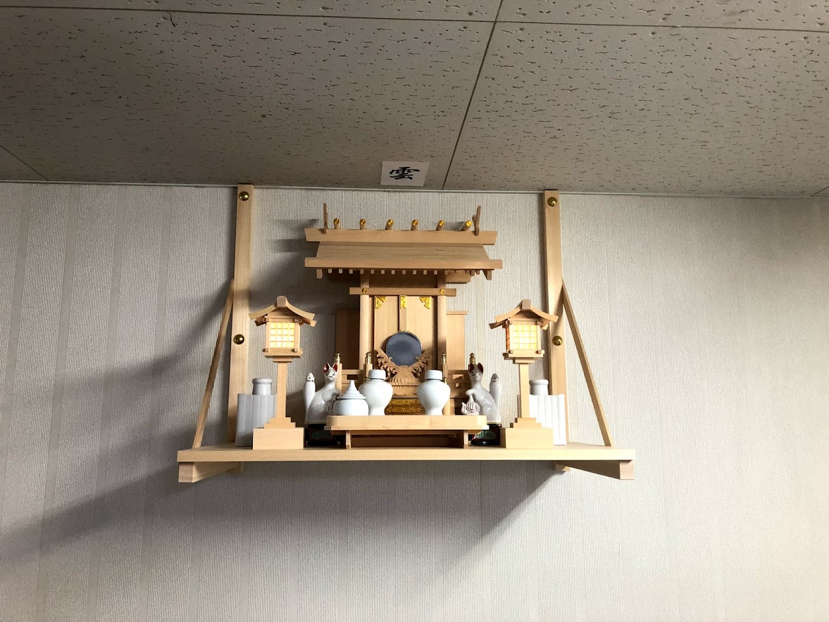 お稲荷様には専用の神棚を設置します - 神棚の販売 製作 設置なら福岡の伝統風水オフィス大渓水