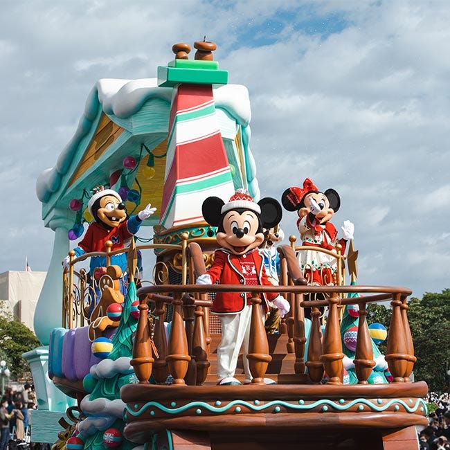 クリスマス グッズ サンタクロース ディズニーキャラクター 置物 まとめ売り プレゼントを持ったサンタ姿のディズニ