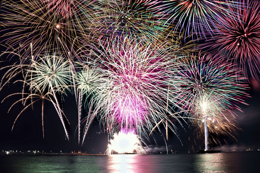 花火 打ち上げ の無料フリーイラスト咲くっとイラスト さくっといらすと