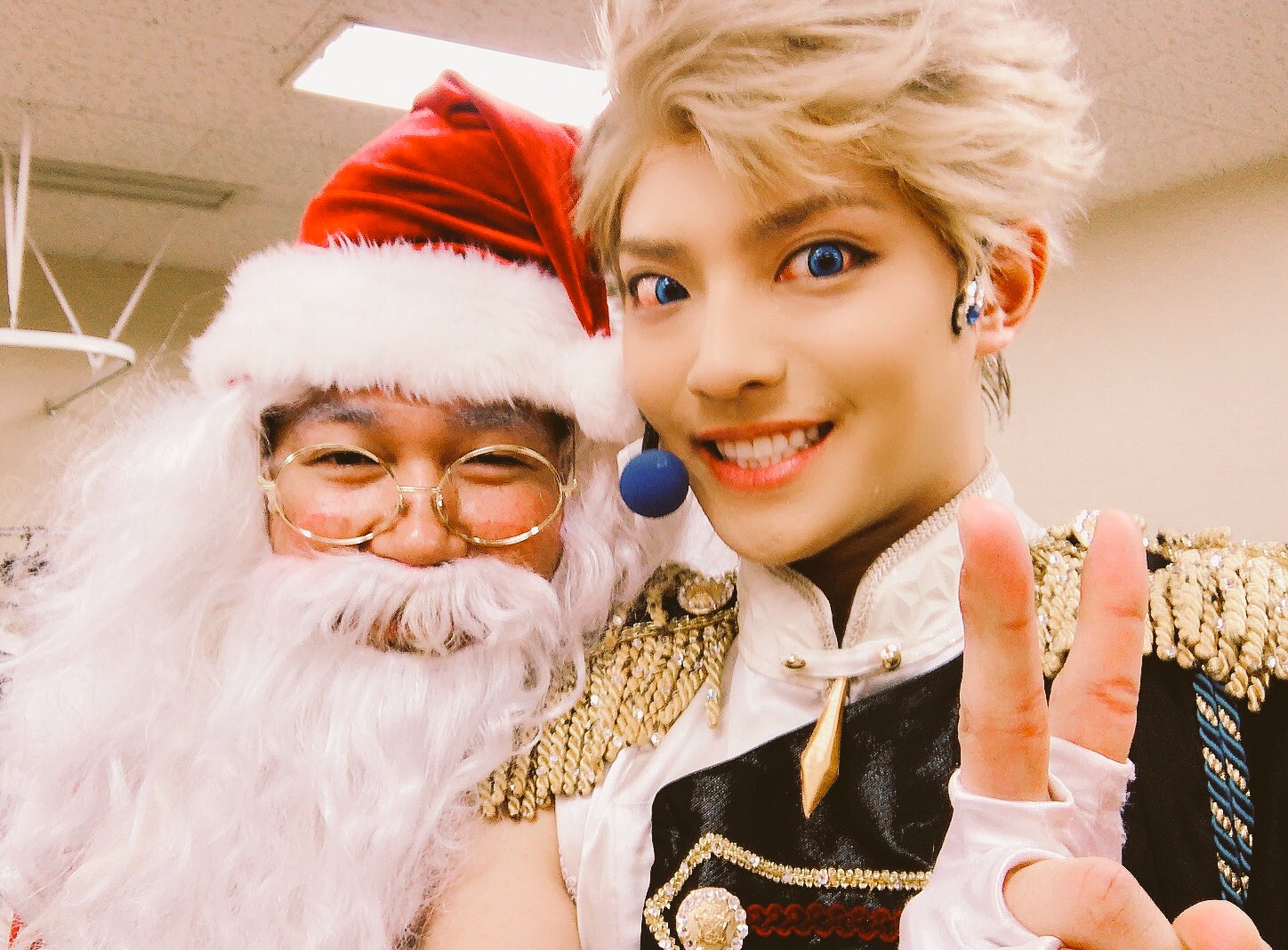 メリークリスマスとハッピーニューイヤー。○エルフ、3ポーズのセット。幸せな笑顔の漫画のキャラクター。白の背景にベクトルイラストのイラスト素材・ベクターImage 89449242