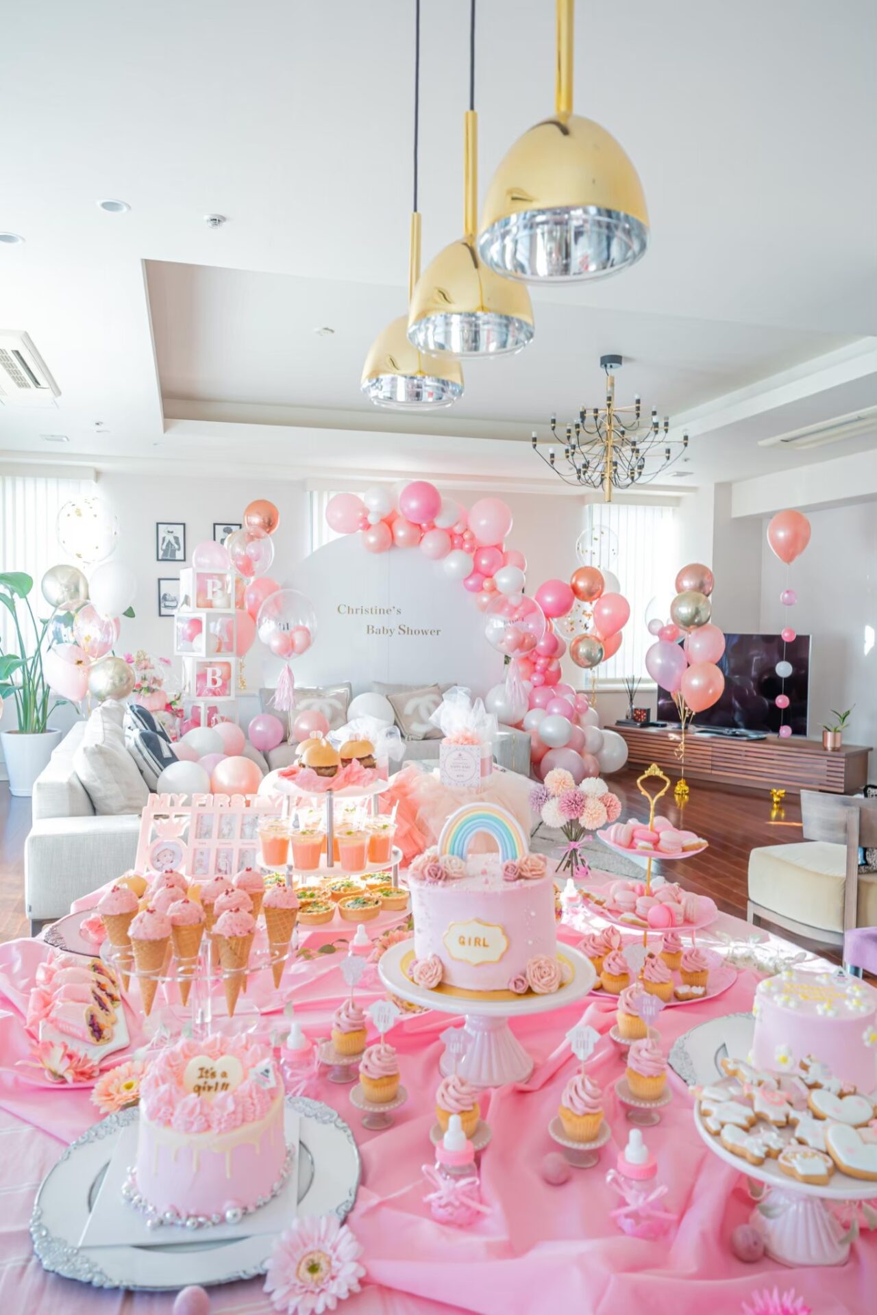 家族で楽しむホームパーティーの飾り付け!お祝い感を演出できる空間スタイリング術マイホームマガジン