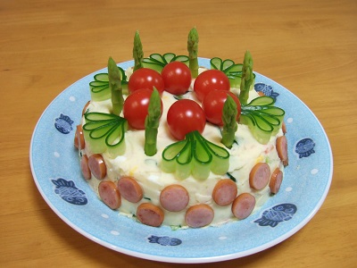 ケーキにしか見えない♡注目の“美しすぎるサラダ”が伊勢丹新宿に登場 - カワコレメディア