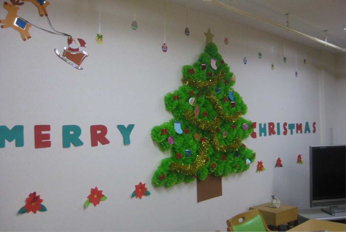 紙をクルクル巻いて「うず巻きのミニツリー」高齢者介護をサポートするレクリエーション情報誌『レクリエ』