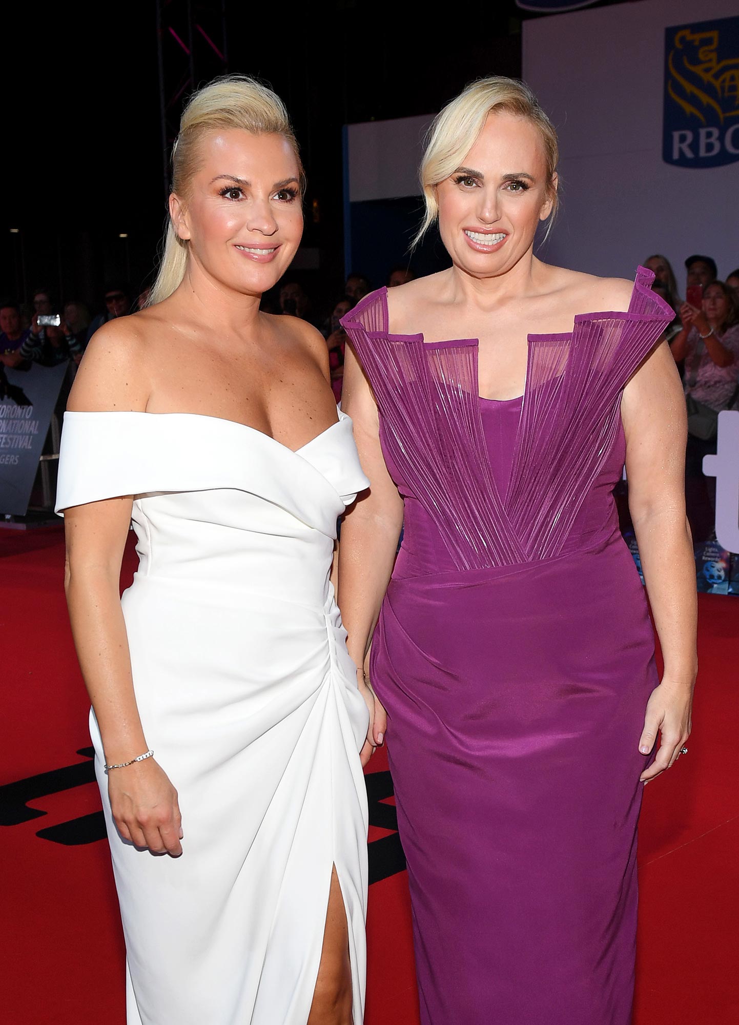 ピッチ・パーフェクト』のレベル・ウィルソンが同性パートナーと婚約