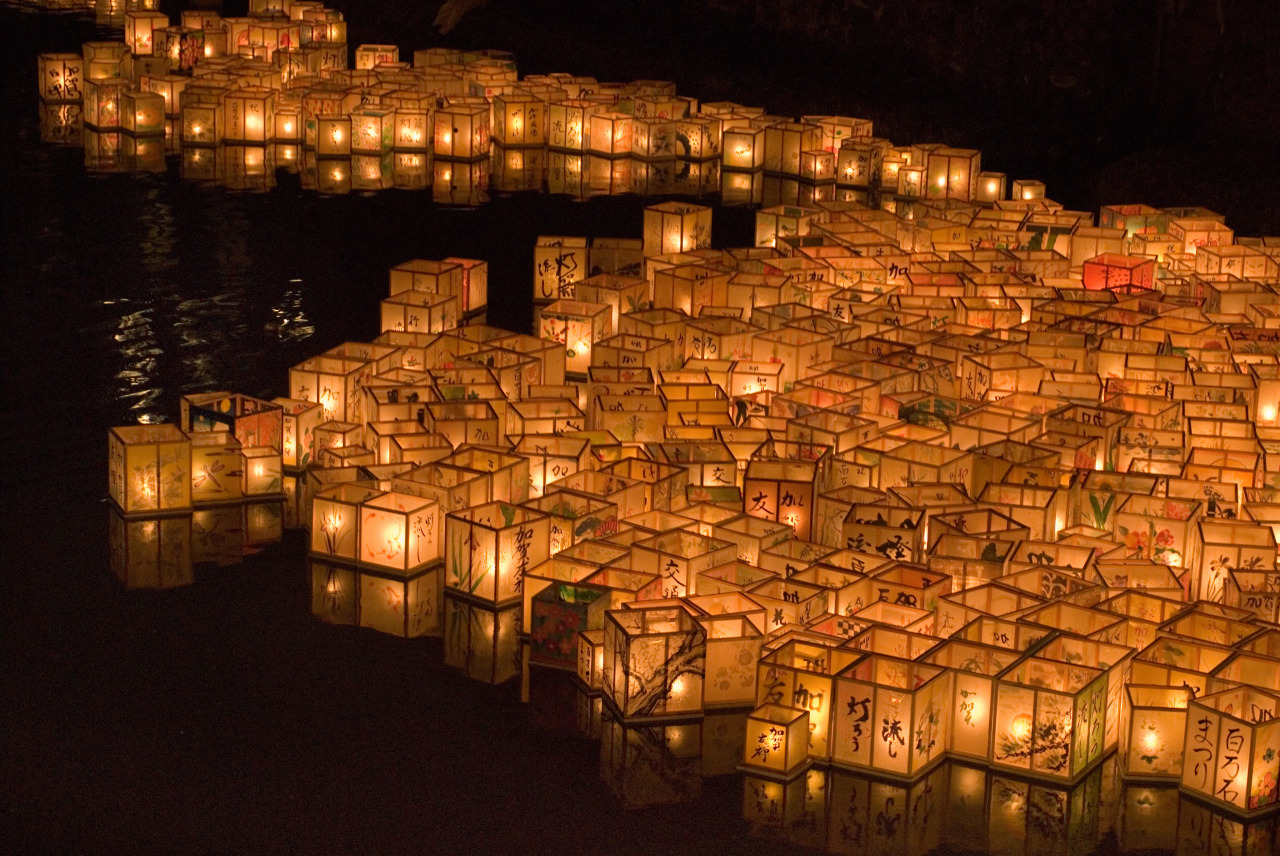 2025 関東の灯籠流し11選 子供に伝えたい日本伝統の光の行事いこーよとりっぷ