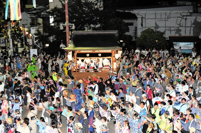 郡上踊り盆踊りの世界