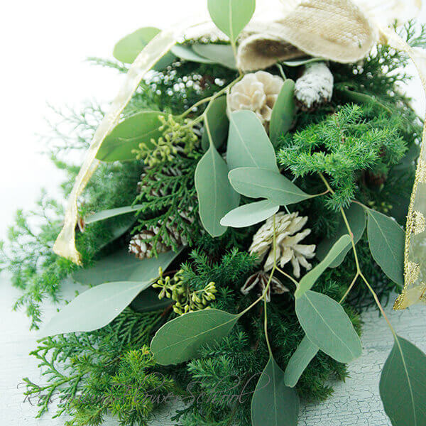 ぶどうの枝を使ったクリスマススワッグの作り方