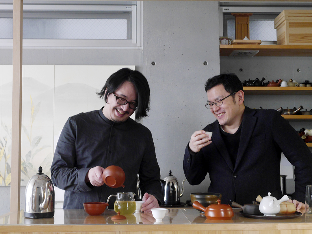 6月といえば、どうしても「雨」という印象が強い月です。 「水無月」ここに使われる「無」は、「無い」という意味ではなく、「の」を意味します。「水無月 」とは「田んぼにみずを引く月」を由来とし、「水の月」という意味があります。 白虹 「白虹」では、和の神髄を感じ