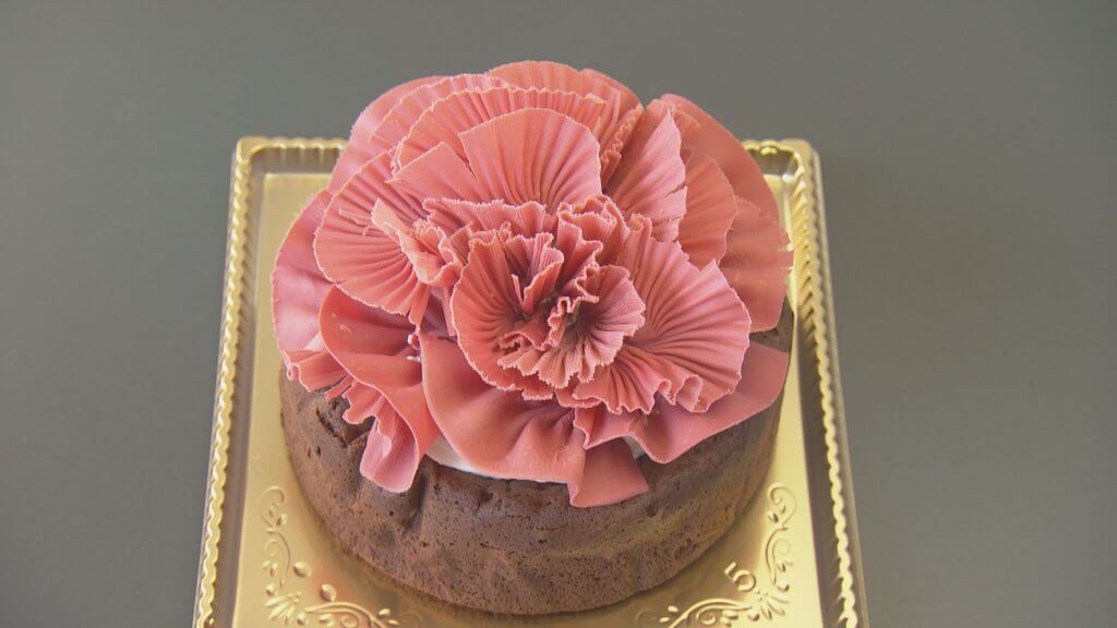 母の日ギフト お母さんへの4インチフラワー カーネーション ケーキ 限定 5日以内に発送 送料無料 - ショップ FelicitasPâtissérie ケーキ - Pinkoi