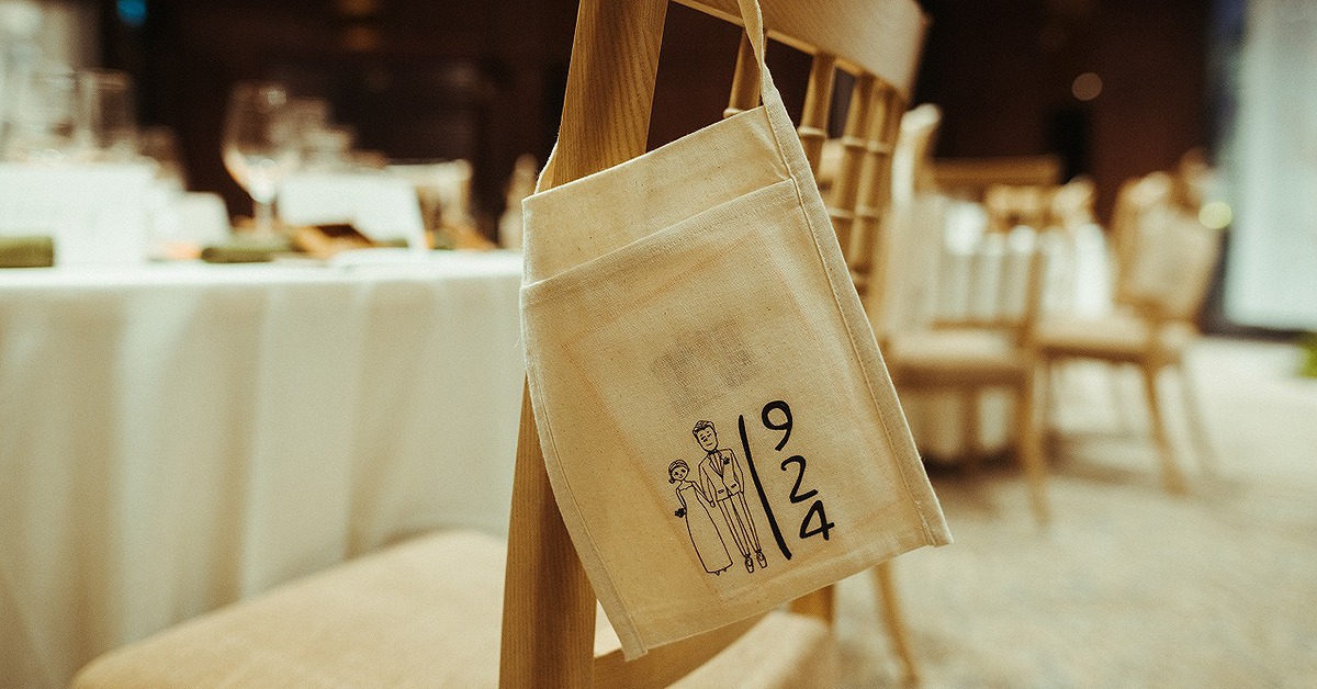 ここだけにしかないハッピーな紙袋。引き出物やお祝い、お礼をいれるかわいい紙袋です