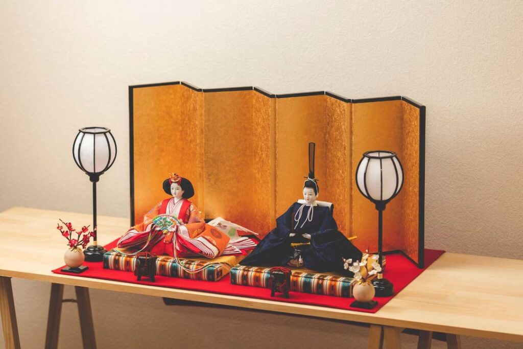 お雛様の位置は関東と関西で違う理由とは？備えるサーチ